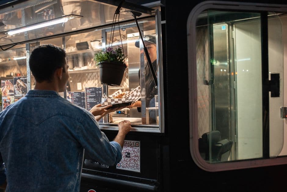 Mobile Marketing for Restaurants: How to Reach Guests on Their Phones